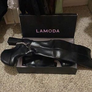brand new never worn LAMODA gothic platform chain boots